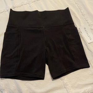 Althleta Salutation Stash Pocket 7”Short